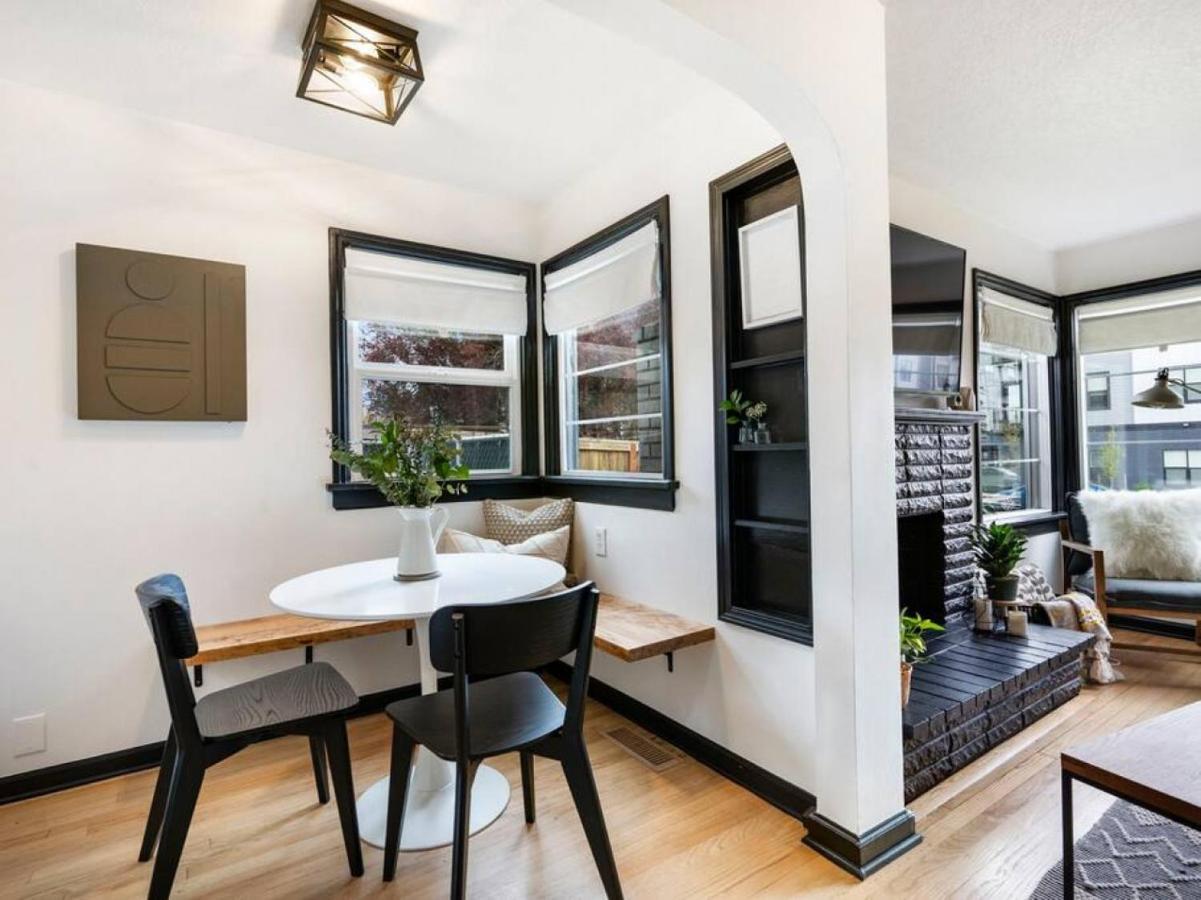Picture Perfect Bungalow In The Heart Of Dt Vancouver Exterior photo